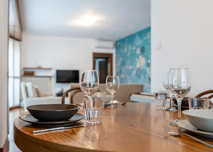 Spacious Bright Apartment Near City Center And Como Lake With Air Conditioning