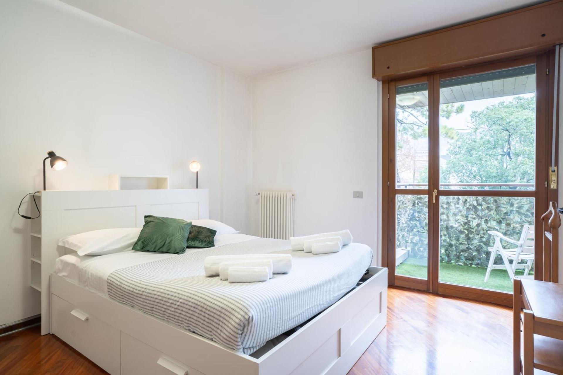 Spacious Bright Near Center And With Air Conditioning Appartement