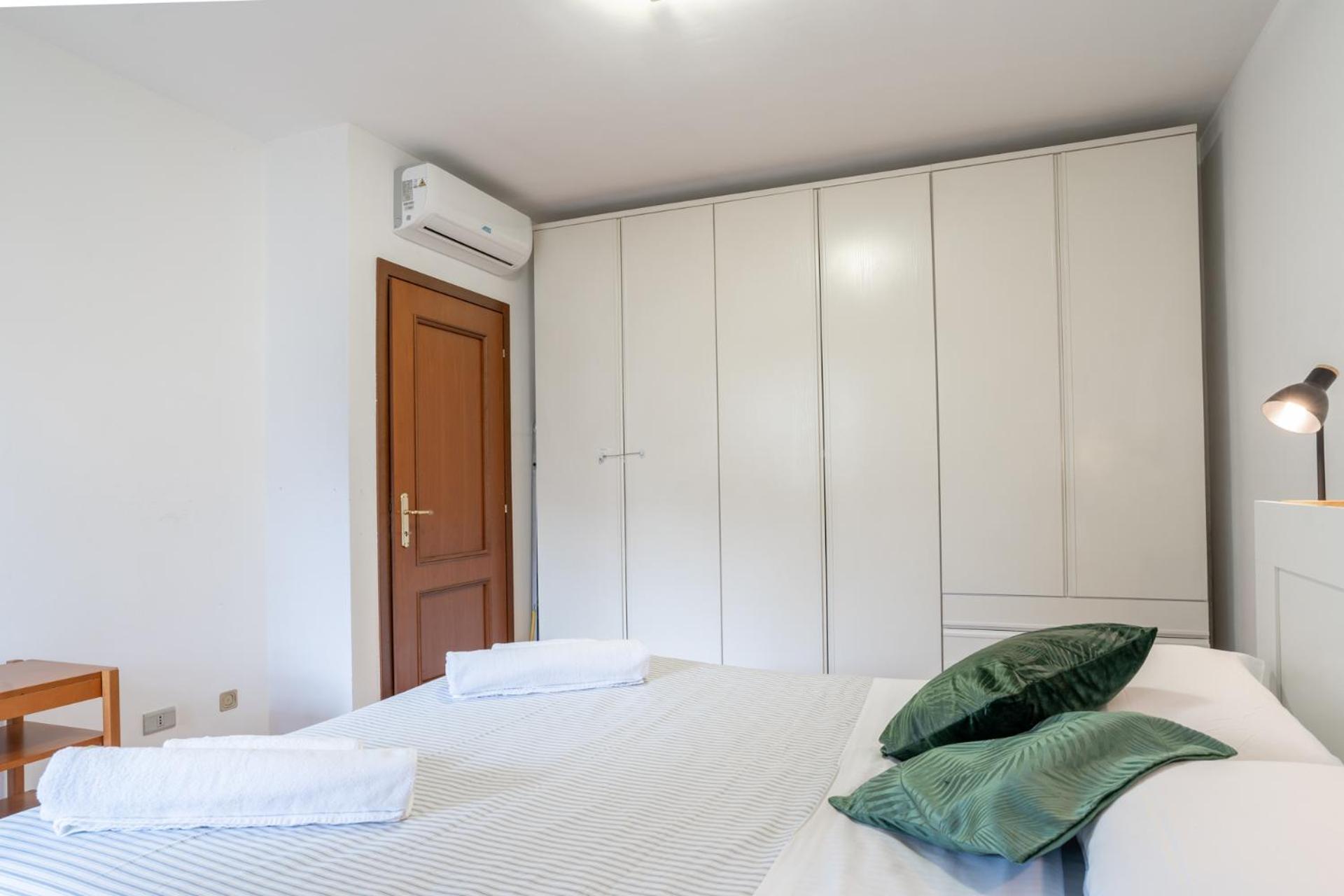 Spacious Bright Near Center And With Air Conditioning Appartement *