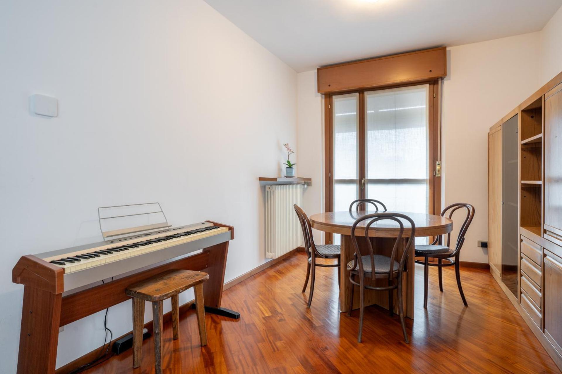 Spacious Bright Near Center And With Air Conditioning Appartement Lecco